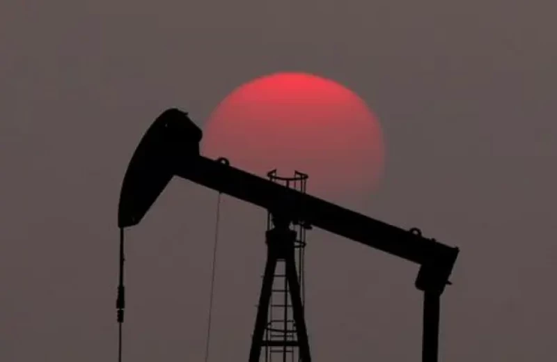 نفت به خاطر اختلاف اوپک در حال ریزش است