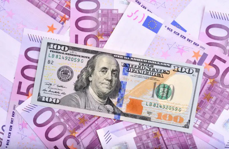 داده های اقتصادی منطقه یورو و امریکا، یورو و دلار در کانون توجه